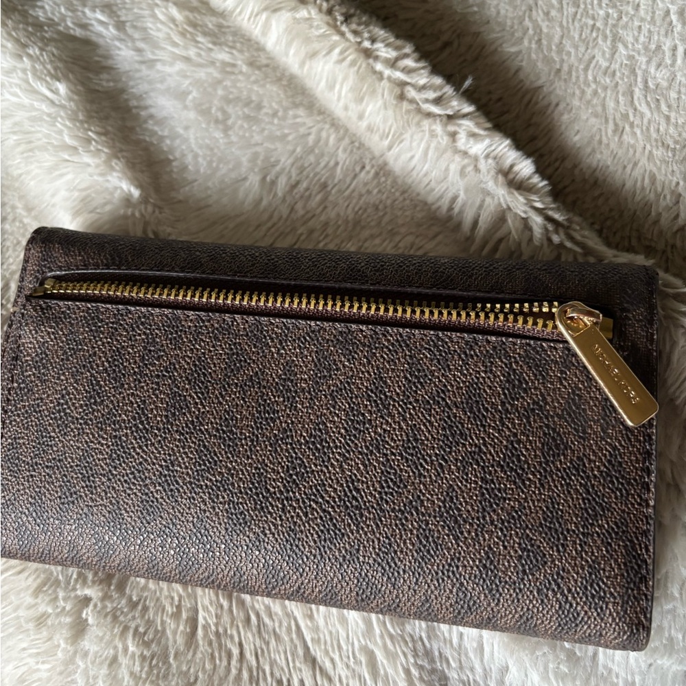 Michael Kors Textured Brown Key & Card Holder - Picture 3 of 3